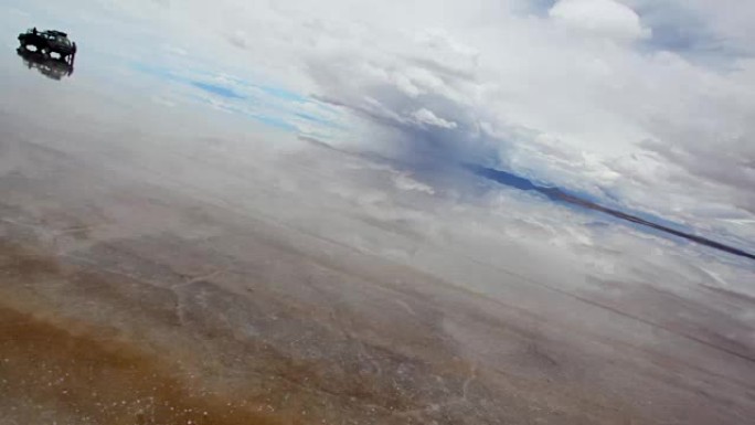 盐滩的反射云