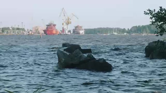 在维堡造船厂领土上建造破冰船，石油井架和其他船舶