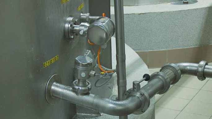 现代工厂内部的冷却系统
