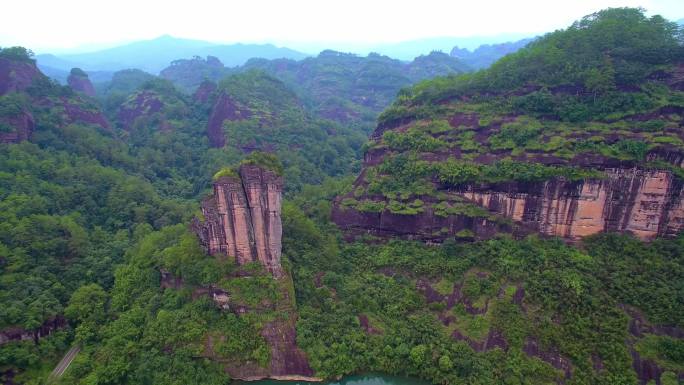 航拍武夷山玉女峰与九曲溪绿水青山丹霞地貌