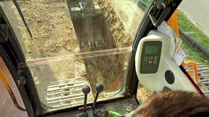 UHD推土机机舱震动与工人POV在道路施工挖掘现场，索尼4k拍摄