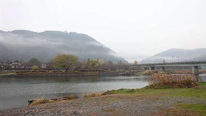 日本岩国最著名的地标金泰桥 (金泰京) 周围的景色。