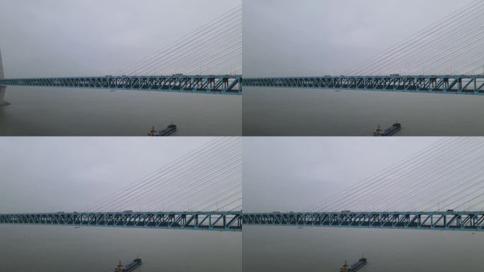 高铁驶过长江大桥
