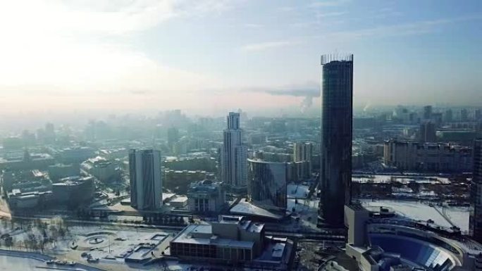 叶卡捷琳堡市，市中心景观，叶卡捷琳堡，乌拉尔，俄罗斯。冬季有摩天大楼的现代城市的俯视图