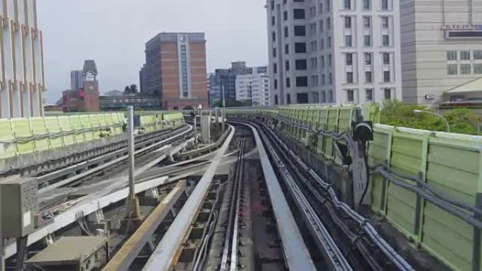 台湾台北-捷运列车抵达台北MRTon月台