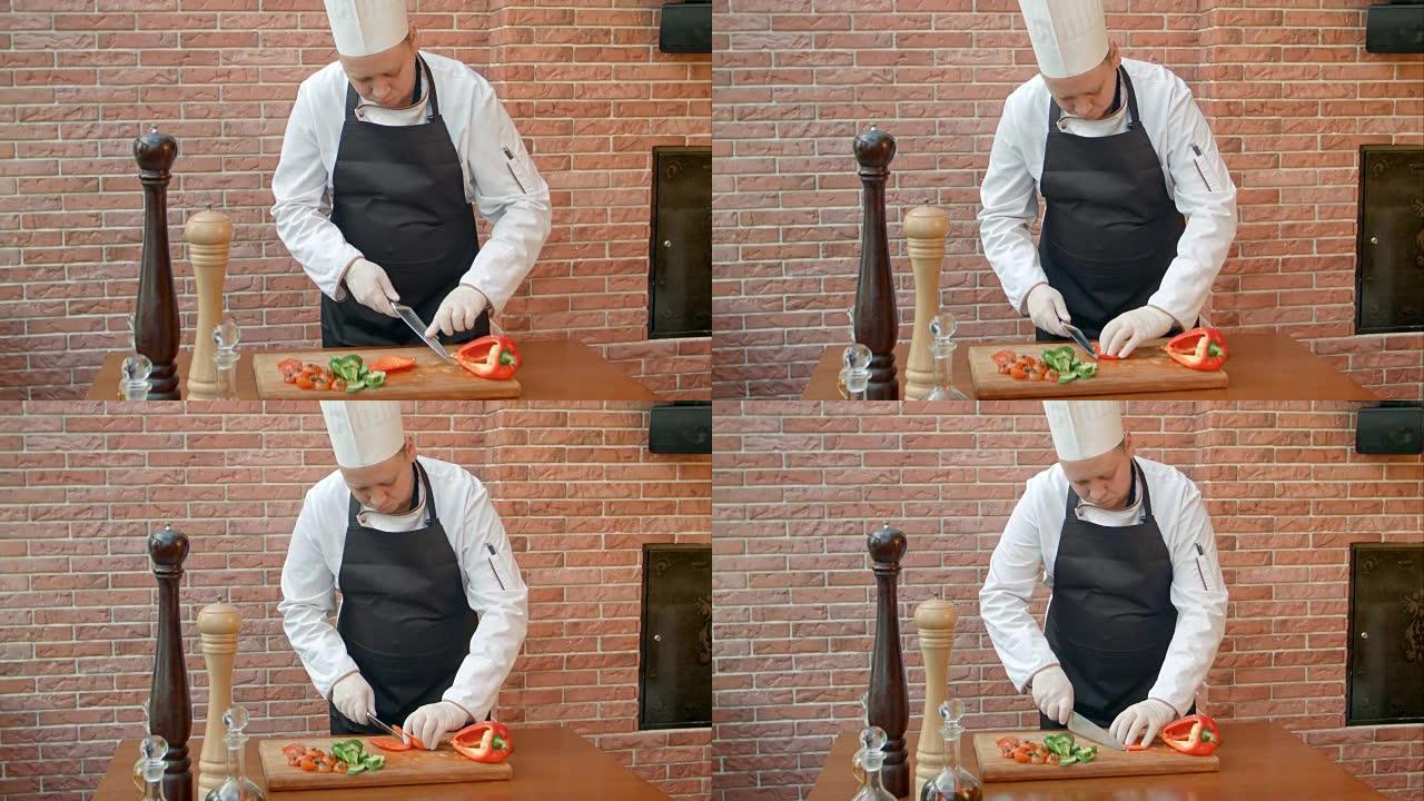 厨师切甜椒做沙拉
