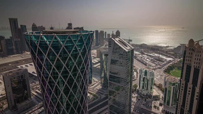 阳光灿烂的一天多哈城市屋顶市中心海湾全景4k延时卡塔尔