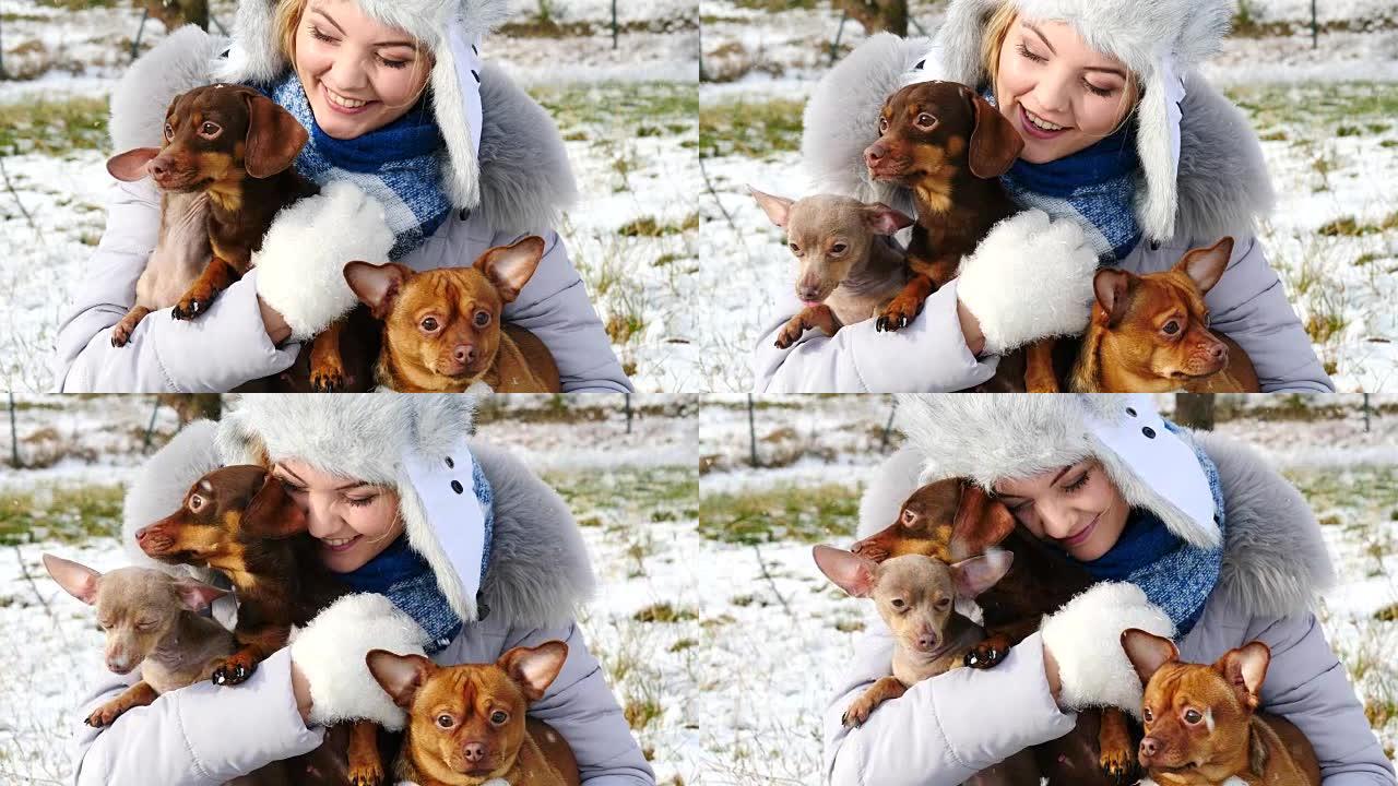 女人在冬天外面和她的小狗玩耍