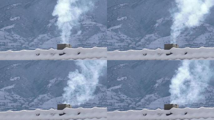 烟囱冒烟的积雪屋顶，4k背景概念