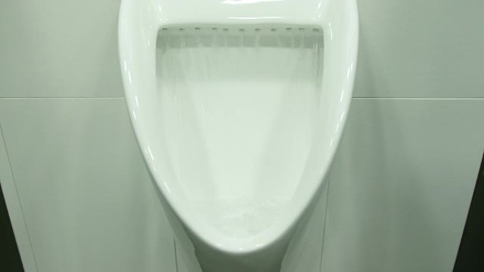 男士公共厕所中的一个位置