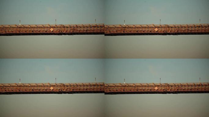 纽约天空中的布鲁克林大桥跨度