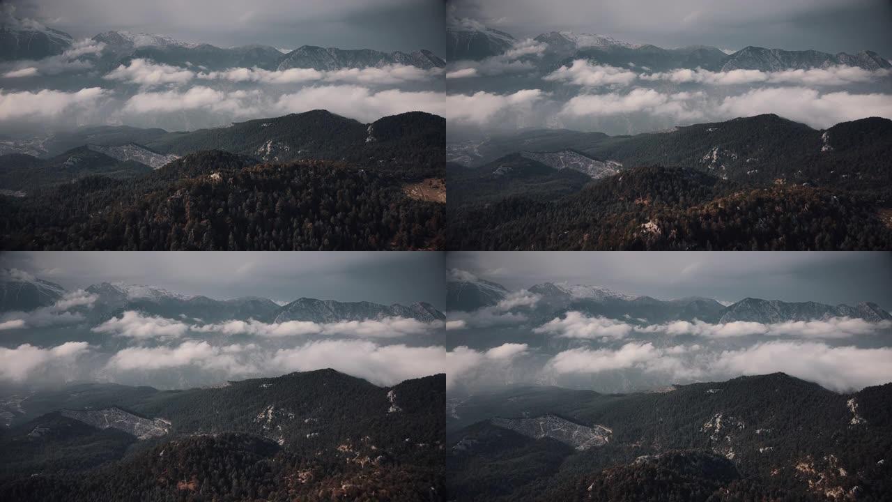 布满云雾的令人惊叹的落基山脉。空中无人机视频。土耳其安塔利亚科尼亚阿尔蒂