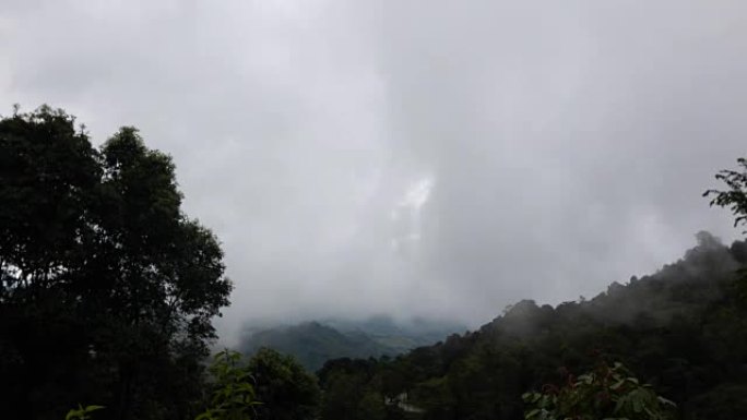 暴风雨和云正在移动金佛站立