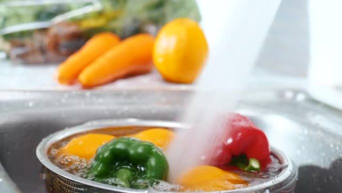 洗水槽里的胡萝卜健康饮用水洗菜自来水