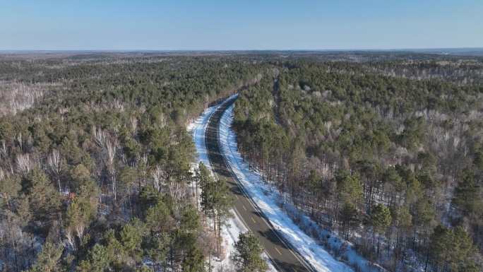 原创 黑龙江大兴安岭雪原森林公路航拍景观