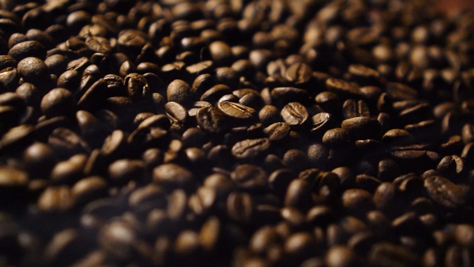 咖啡豆特写磨咖啡