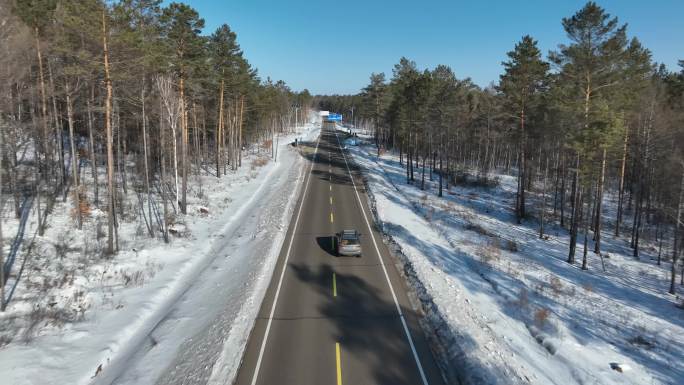 原创 黑龙江大兴安岭雪原森林公路航拍景观