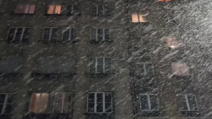 雪夜灯公寓大楼