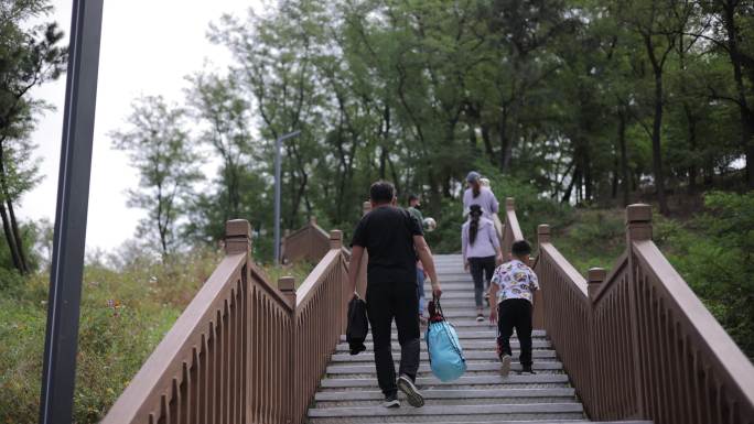 登山游玩