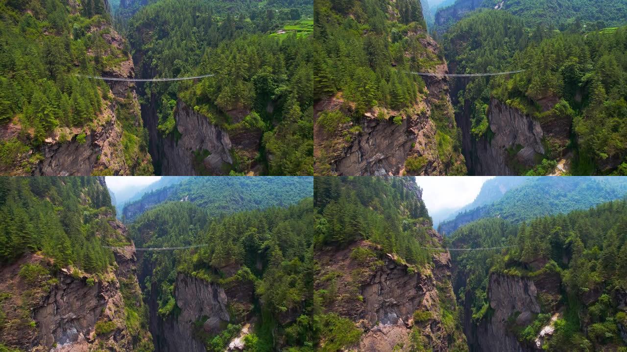 尼泊尔的空中吊桥旅游度假游玩景区
