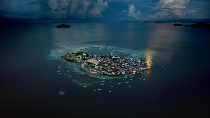印度尼西亚海岛村落夜景