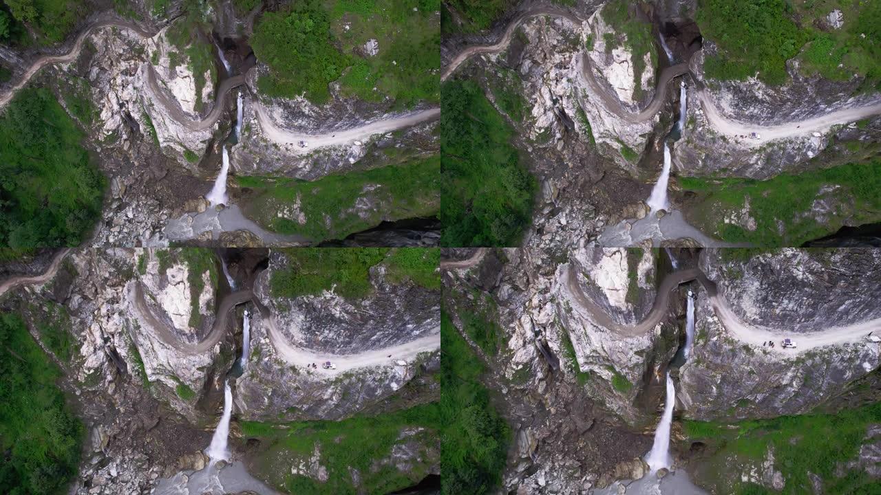 空中游客欣赏尼泊尔瀑布的美景