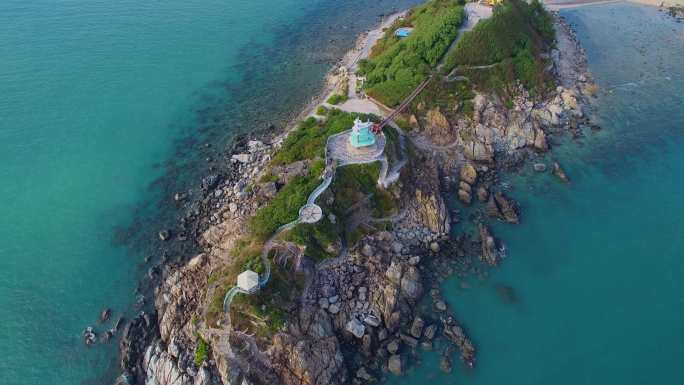 三亚原生态海岛航拍蓝色大海与海岛天空