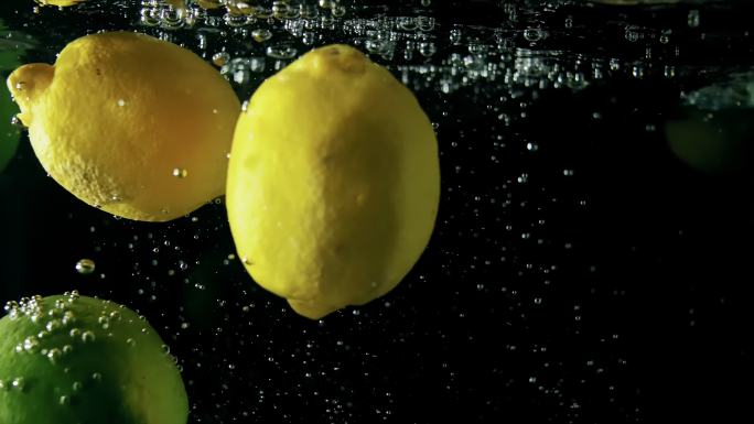 雪梨 青柠 黄柠檬落入水缸中泛起水泡
