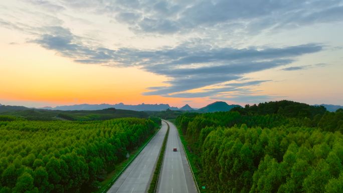 高速公路汽车行驶