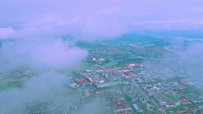 穿过云层航拍台州城市大景