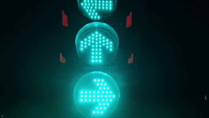 乡乡村公路红绿灯转换红绿灯跳动倒计时