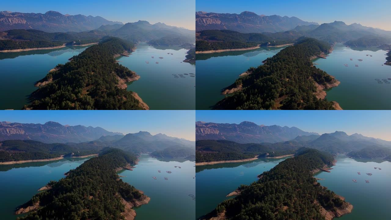 美丽的山中湖泊。天空和山在水中反射。空中射击，卡拉卡伦，布卡克，布尔杜尔，图尔基耶