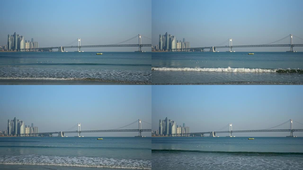 韩国釜山带海滩的广安大桥