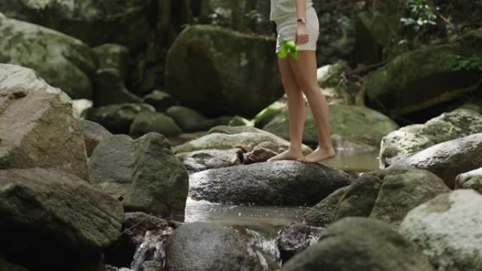 过河的女人女人挑战勇气