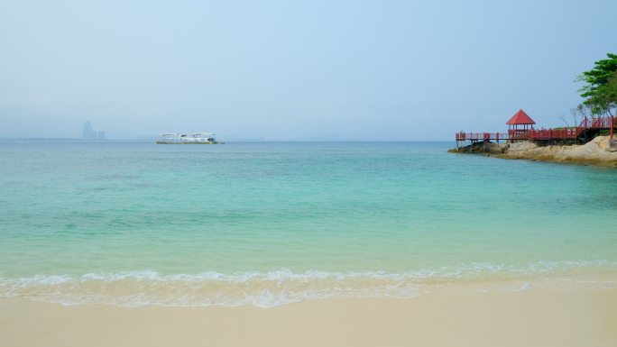 观海亭凉亭栈道 海浪拍打沙滩 海边浪花