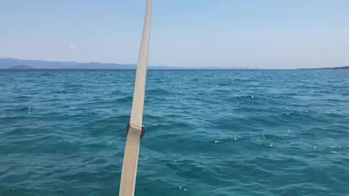 划桨船在海上巡航