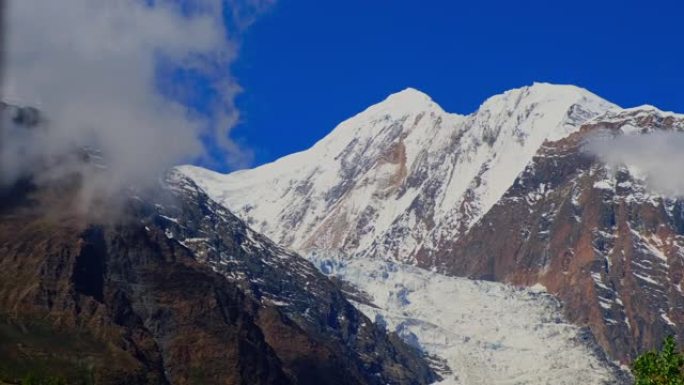 LS尼泊尔白雪皑皑的喜马拉雅山
