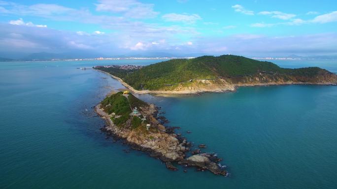 三亚原生态海岛航拍蓝色大海与海岛天空