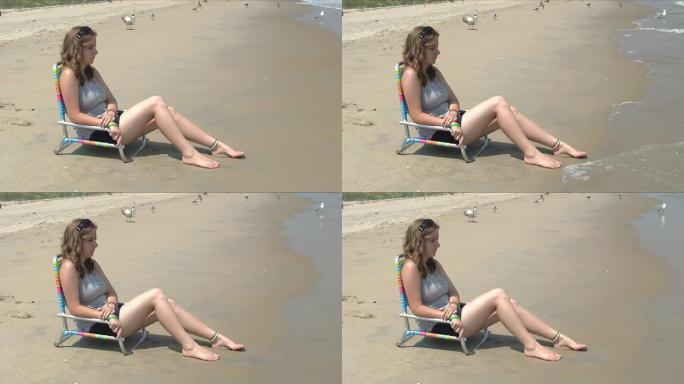坐在沙滩上的漂亮女人