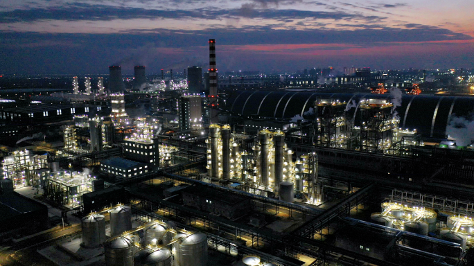 航拍工业化工园 炼油厂 发电厂 夜景