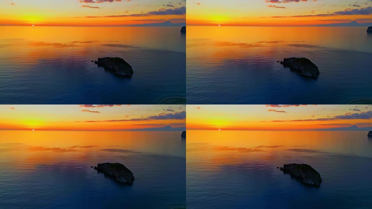 丽都·加比亚尼。剪影岛在橙色天空的美丽海景中。