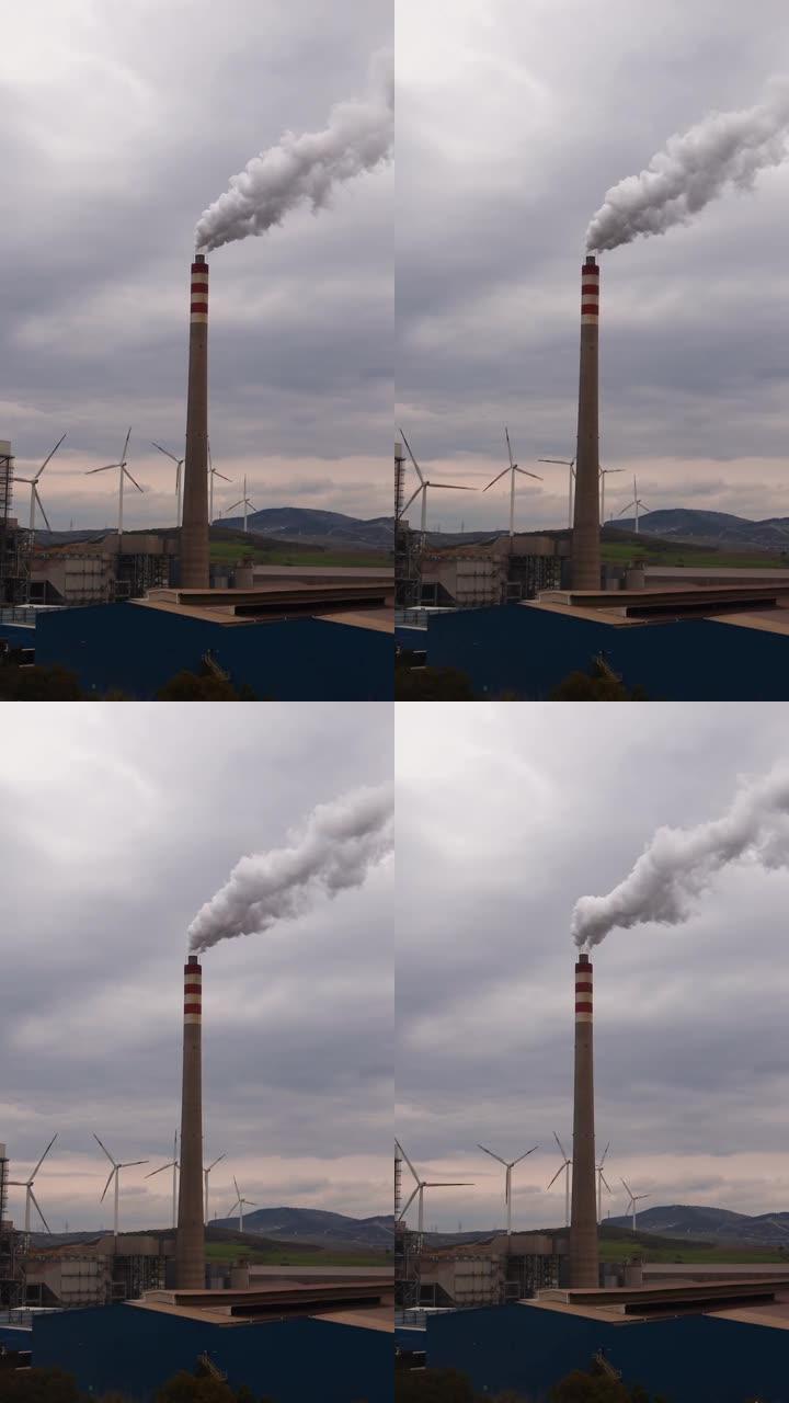 带有红色和白色大管的工业区从工厂管道中倒出浓浓的白烟，与阳光相反。环境污染: 有烟雾的管道。无缝电影