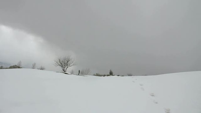 时间流逝的人雪图片