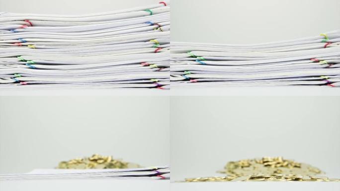 将纸和硬币堆叠在桌子上，时间流逝