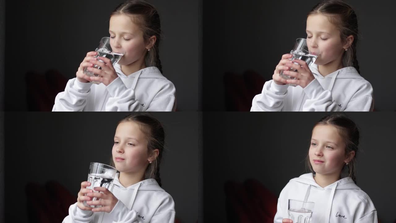 水平衡和儿童保健。小女孩在家喝新鲜透明纯过滤矿泉水。口渴脱水少年上午持玻璃补水口渴身体健康