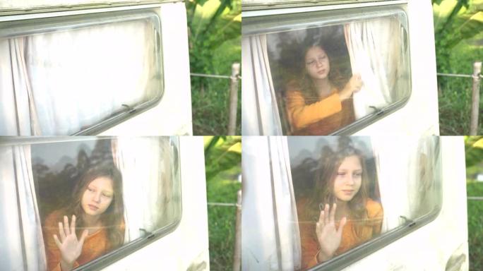 白人年轻女子早上醒来，在房车周围向外张望。