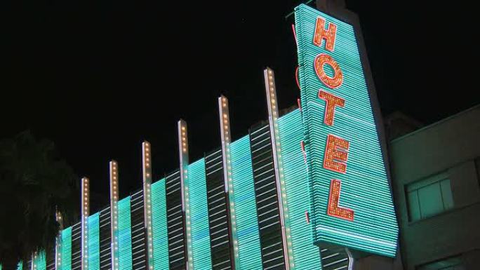 垂直霓虹灯酒店标志