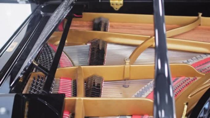 音乐厅自弹钢琴的自动机制