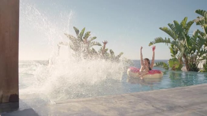 年轻人在游泳池里做后空翻，女人用智能手机拍摄视频，在社交媒体上与朋友分享暑假，享受夏天的乐趣