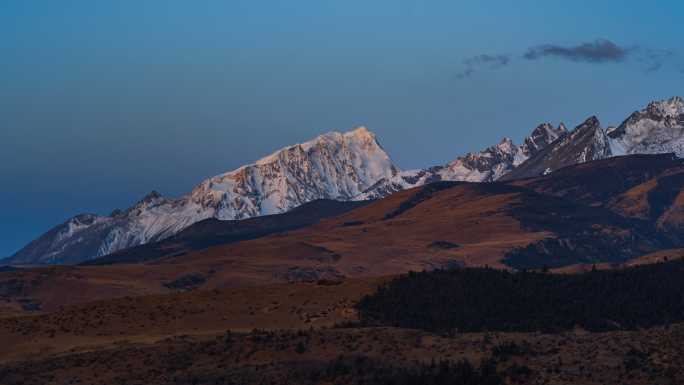 格聂神山日照金山